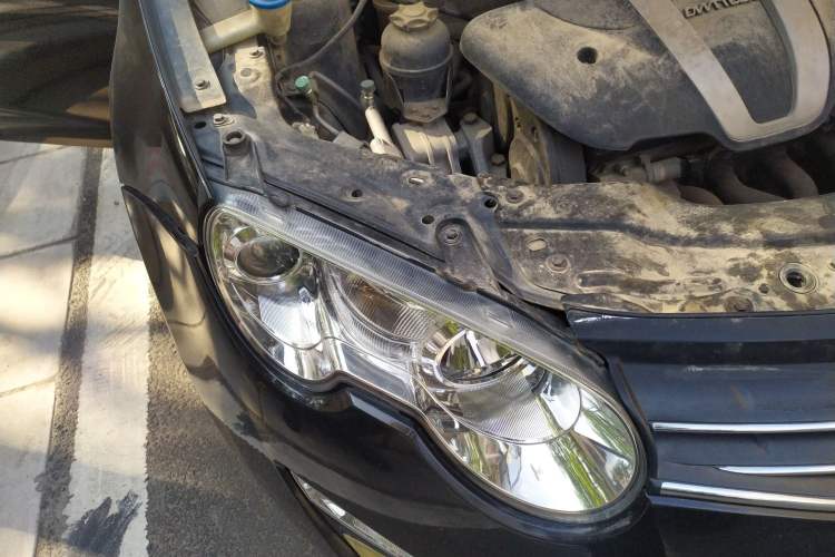 Used Roewe 550 2013 Classic Edition 550 1.8L Automatic Fashion Model Right Front Headlight