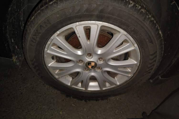 Used Roewe 550 2013 Classic Edition 550 1.8L Automatic Luxury Model Right Front Wheel Hub