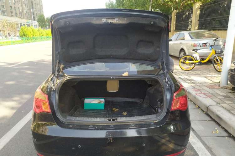 Used Roewe 550 2013 Classic Edition 550 1.8L Automatic Fashion Model Trunk