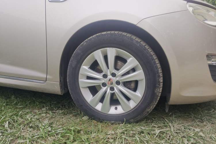 Used Roewe 550 2013 550S 1.8L Automatic Start-Zhen Edition Right Front Wheel Hub