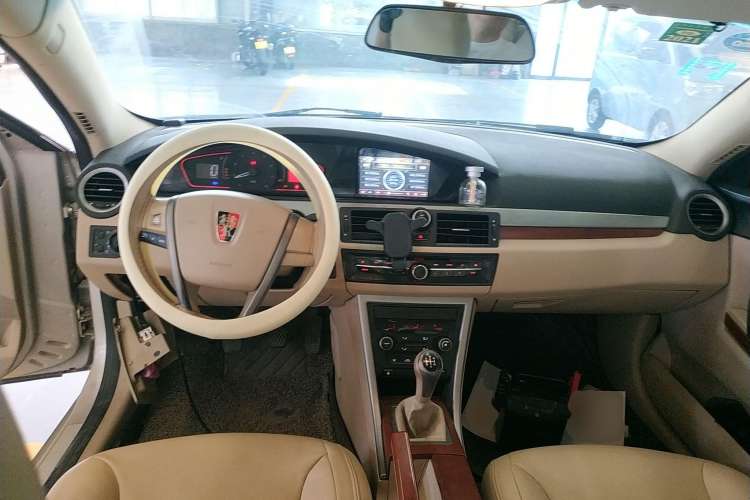 Used Roewe 550 2013 Classic Edition 550 1.8L Manual Fashion Model Center Console