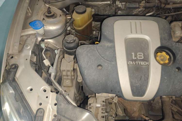 Used Roewe 550 2013 550S 1.8L Automatic Start-Zhen Edition Engine Bay Right