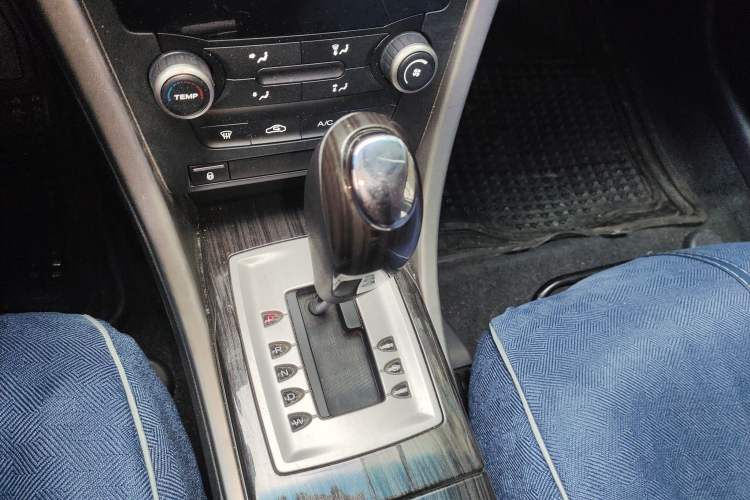 Used Roewe 550 2013 Classic Edition 550 1.8L Automatic Fashion Model Gear Lever