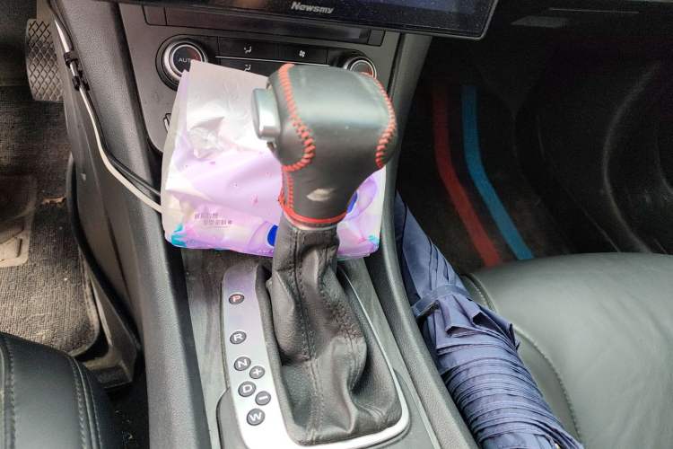 Used Roewe 550 2013 550D 1.8T Automatic Premium Edition Gear Lever
