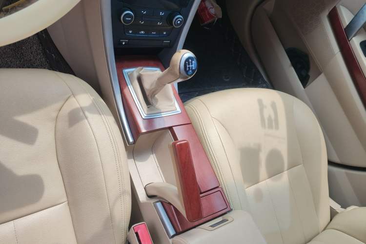 Used Roewe 550 2013 Classic Edition 550 1.8L Manual Fashion Model Gear Lever