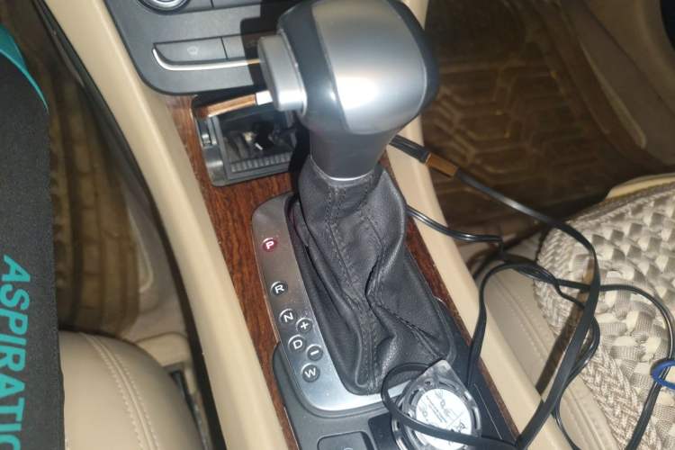 Used Roewe 550 2013 550S 1.8L Automatic Start-Zhen Edition Gear Lever