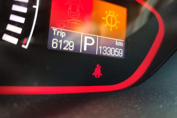 Used Roewe 550 2013 550D 1.8T Automatic Premium Edition Odometer Close Up