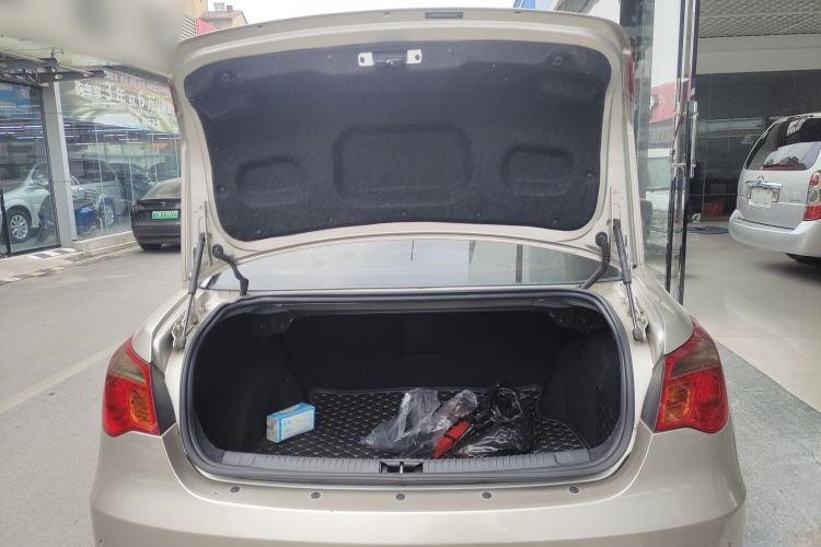 Used Roewe 550 2013 Classic Edition 550 1.8L Automatic Fashion Model Trunk