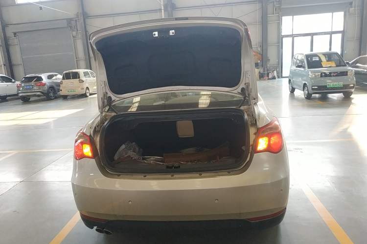 Used Roewe 550 2013 Classic Edition 550 1.8L Manual Fashion Model Trunk