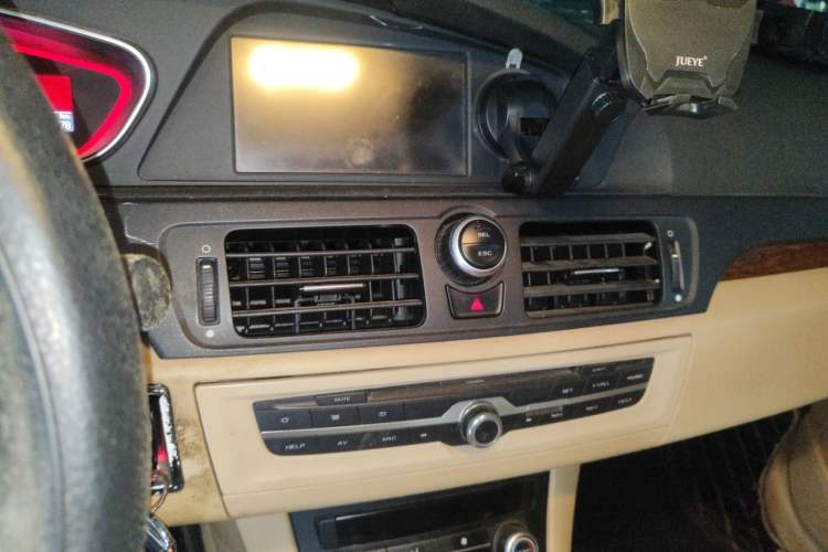 Used Roewe 550 2013 550D 1.8T Automatic Premium Edition Audio And AC Panel