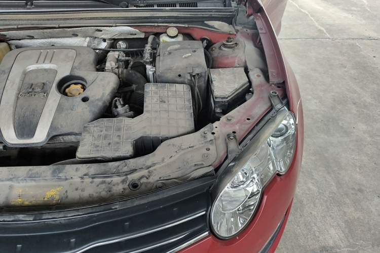 Used Roewe 550 2013 Classic Edition 550 1.8L Automatic Fashion Model Engine Bay Left