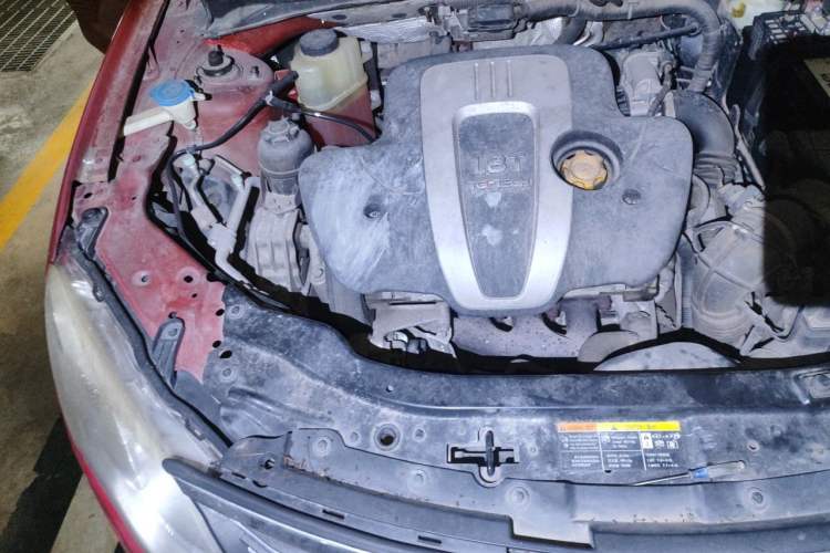 Used Roewe 550 2013 550D 1.8T Automatic Premium Edition Engine Bay Right