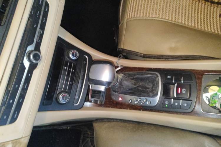 Used Roewe 550 2013 550D 1.8T Automatic Premium Edition Gear Lever