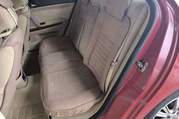 Used Roewe 550 2013 Classic Edition 550 1.8L Automatic Fashion Model Left Rear Seat