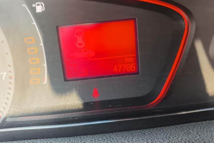 Used Roewe 550 2013 Classic Edition 550 1.8L Manual Luxury Model Odometer Close Up