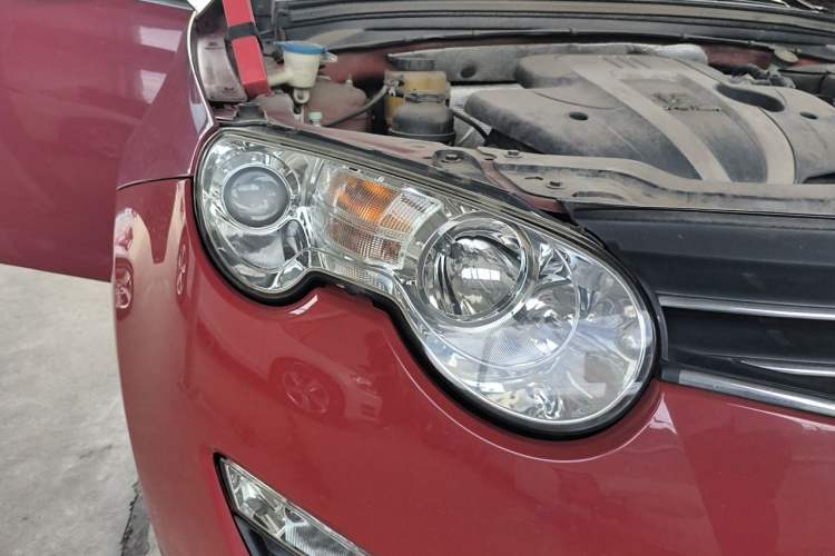 Used Roewe 550 2013 Classic Edition 550 1.8L Automatic Fashion Model Right Front Headlight