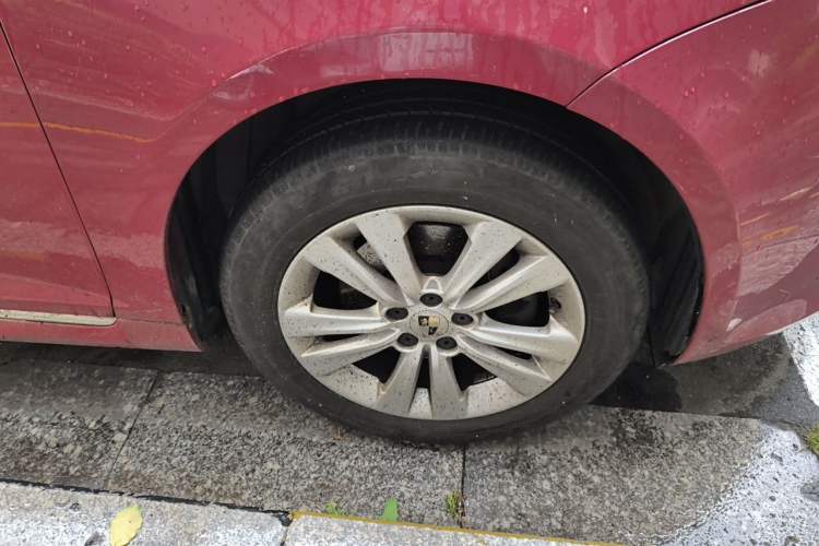 Used Roewe 550 2013 Classic Edition 550 1.8L Automatic Luxury Model Right Front Wheel Hub