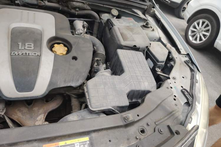 Used Roewe 550 2013 550S 1.8L Automatic Start-Zhen Edition Engine Bay Left