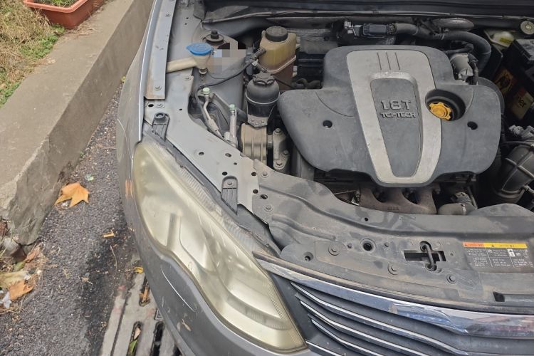 Used Roewe 550 2013 550G 1.8T Automatic Prestige Edition Engine Bay Right