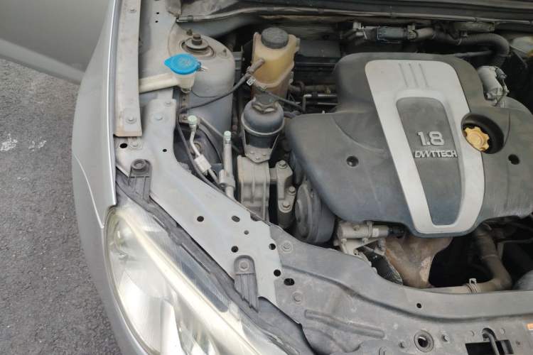 Used Roewe 550 2013 550S 1.8L Automatic Start-Zhen Edition Engine Bay Right
