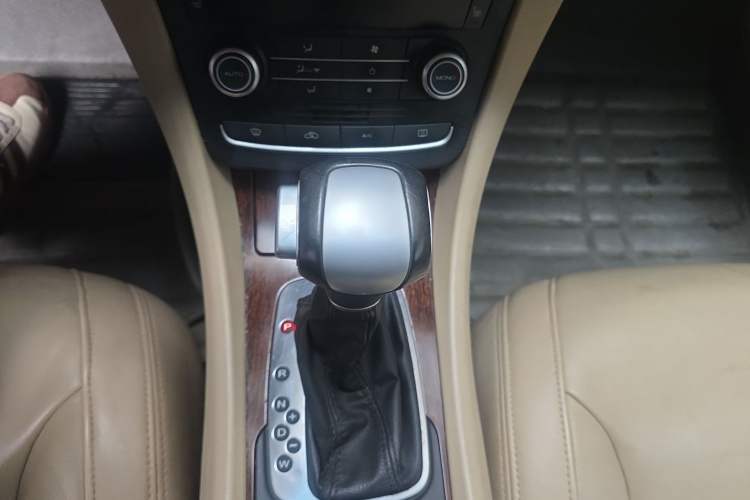 Used Roewe 550 2013 550G 1.8T Automatic Prestige Edition Gear Lever