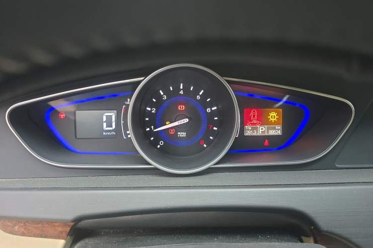Used Roewe 550 2013 550G 1.8T Automatic Prestige Edition Instrument Cluster