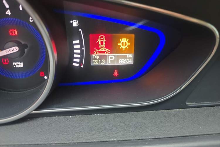 Used Roewe 550 2013 550G 1.8T Automatic Prestige Edition Odometer Close Up