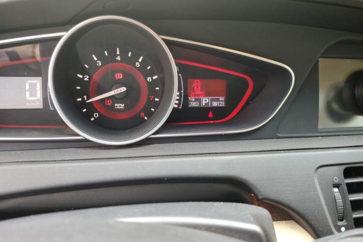 Used Roewe 550 2013 550S 1.8L Automatic Start-Zhen Edition Odometer Close Up
