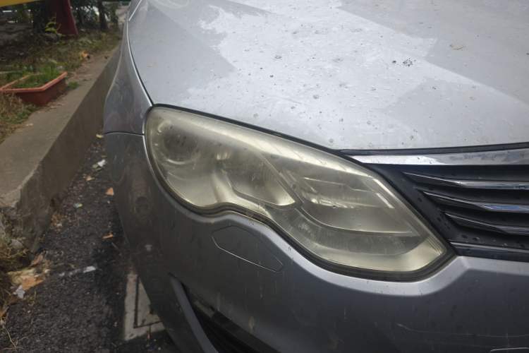 Used Roewe 550 2013 550G 1.8T Automatic Prestige Edition Right Front Headlight