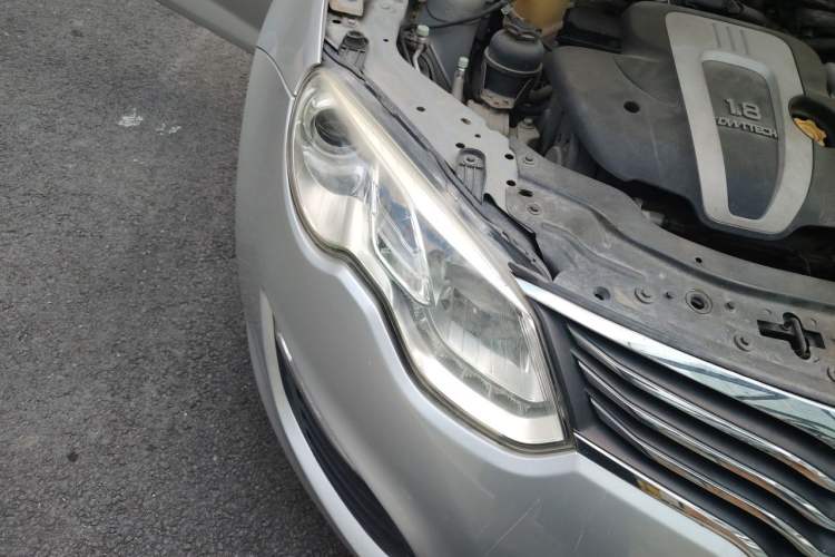 Used Roewe 550 2013 550S 1.8L Automatic Start-Zhen Edition Right Front Headlight