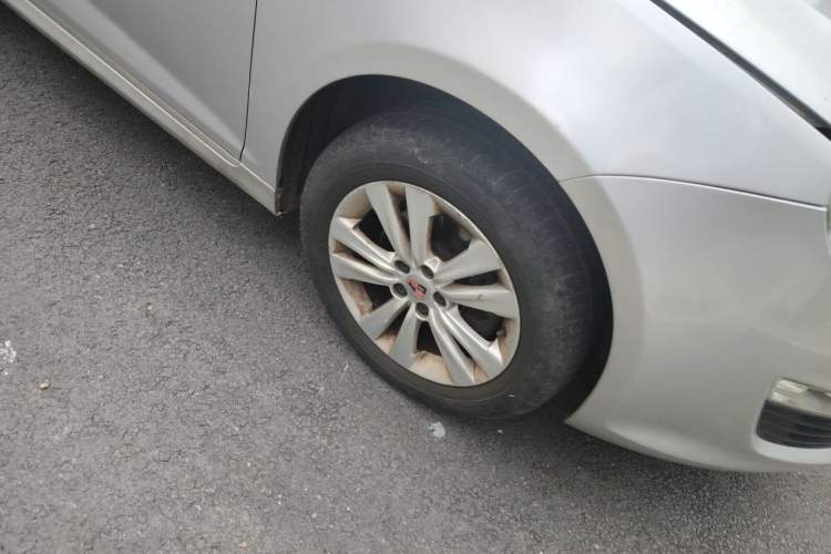 Used Roewe 550 2013 550S 1.8L Automatic Start-Zhen Edition Right Front Wheel Hub