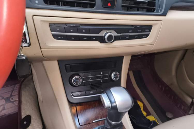 Used Roewe 550 2013 550D 1.8T Automatic Premium Edition Audio And AC Panel