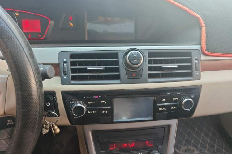 Used Roewe 550 2013 Classic Edition 550 1.8L Automatic Luxury Model Audio And AC Panel