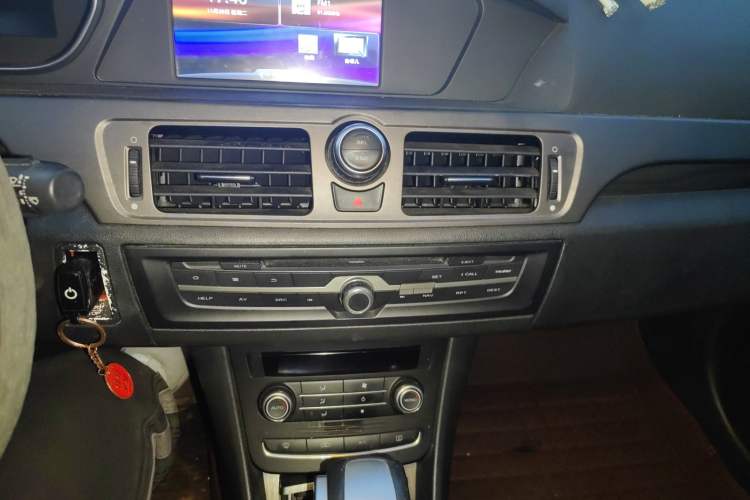 Used Roewe 550 2013 550D 1.8T Automatic Premium Edition Audio And AC Panel