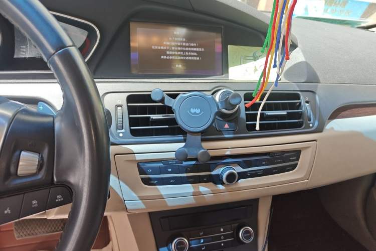 Used Roewe 550 2013 550D 1.8T Automatic Premium Edition Audio And AC Panel
