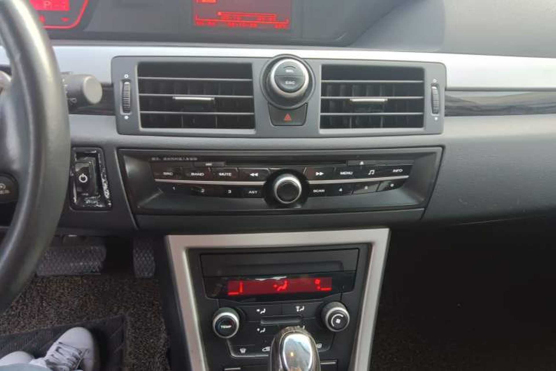 Used Roewe 550 2013 Classic Edition 550 1.8L Automatic Luxury Model Audio And AC Panel
