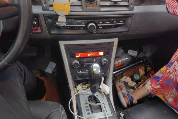 Used Roewe 550 2013 Classic Edition 550 1.8L Automatic Fashion Model Audio And AC Panel
