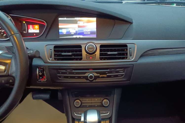 Used Roewe 550 2013 550S 1.8L Automatic Start-Zhen Edition Audio And AC Panel