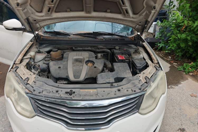 Used Roewe 550 2013 550S 1.8L Automatic Start-Zhen Edition Engine Bay