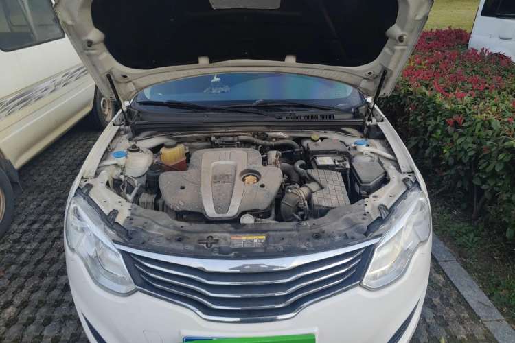 Used Roewe 550 2013 550D 1.8T Automatic Premium Edition Engine Bay