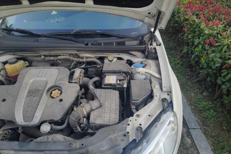 Used Roewe 550 2013 550D 1.8T Automatic Premium Edition Engine Bay Left
