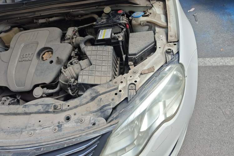 Used Roewe 550 2013 550D 1.8T Automatic Premium Edition Engine Bay Left