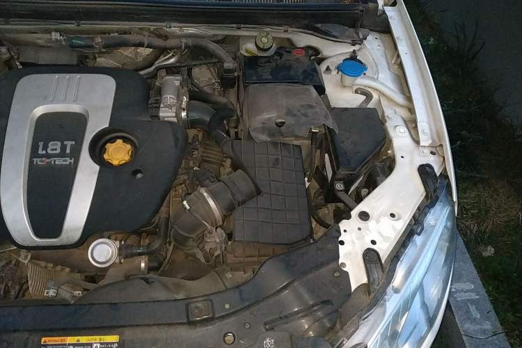 Used Roewe 550 2013 550D 1.8T Automatic Premium Edition Engine Bay Left