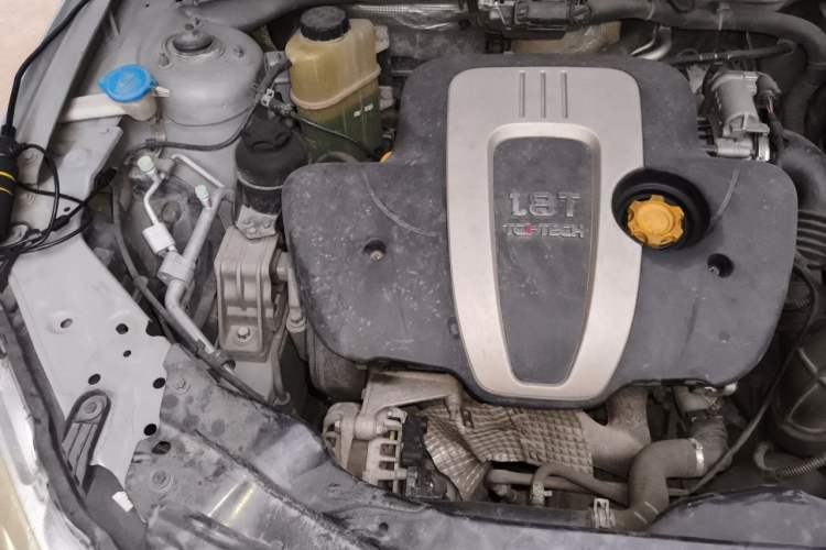 Used Roewe 550 2013 550D 1.8T Automatic Premium Edition Engine Bay Right