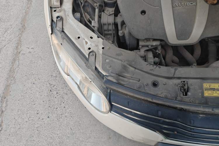 Used Roewe 550 2013 Classic Edition 550 1.8L Automatic Luxury Model Engine Bay Right
