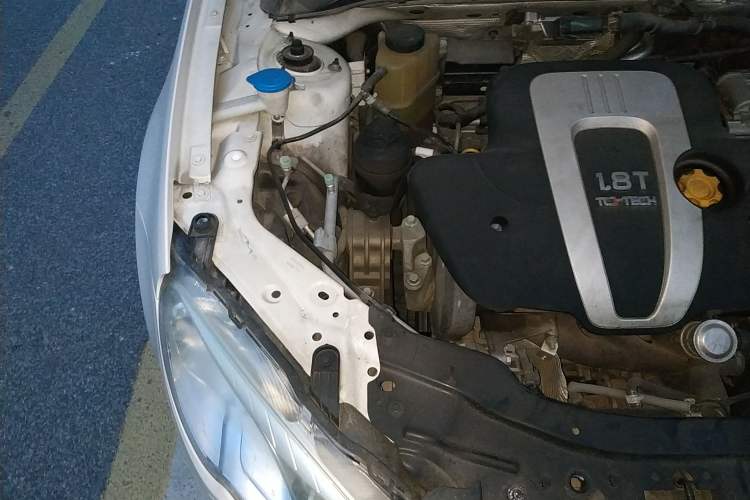 Used Roewe 550 2013 550D 1.8T Automatic Premium Edition Engine Bay Right