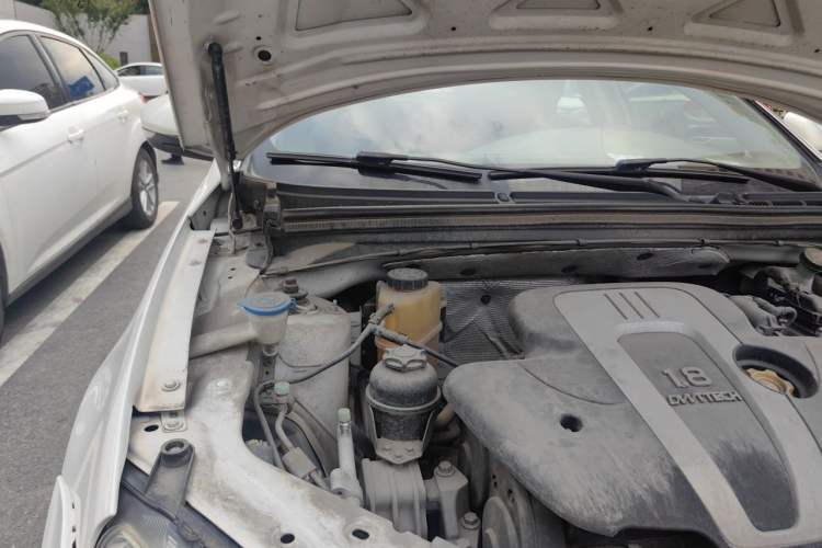 Used Roewe 550 2013 Classic Edition 550 1.8L Automatic Fashion Model Engine Bay Right