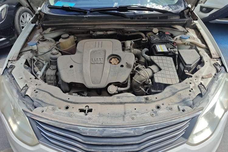 Used Roewe 550 2013 550D 1.8T Automatic Premium Edition Engine Bay