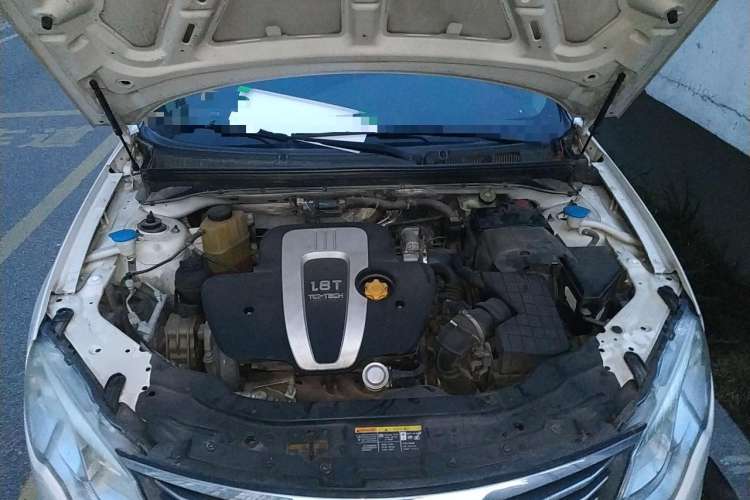 Used Roewe 550 2013 550D 1.8T Automatic Premium Edition Engine Bay