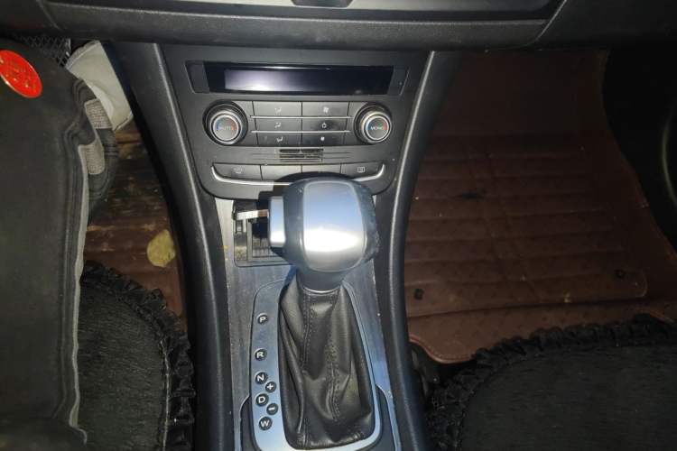 Used Roewe 550 2013 550D 1.8T Automatic Premium Edition Gear Lever